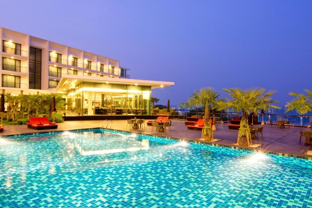 Way Hotel PattayafacilitiesSwimming Pool6