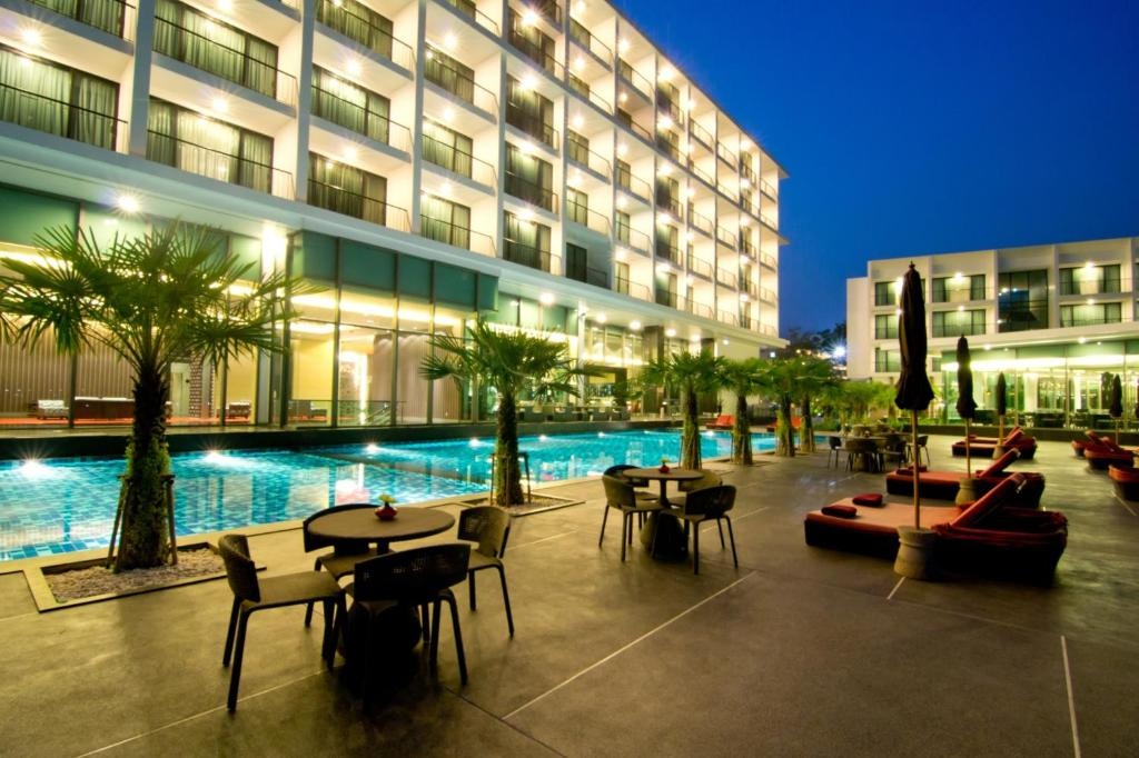 Way Hotel PattayapropertyviewsEntrance6