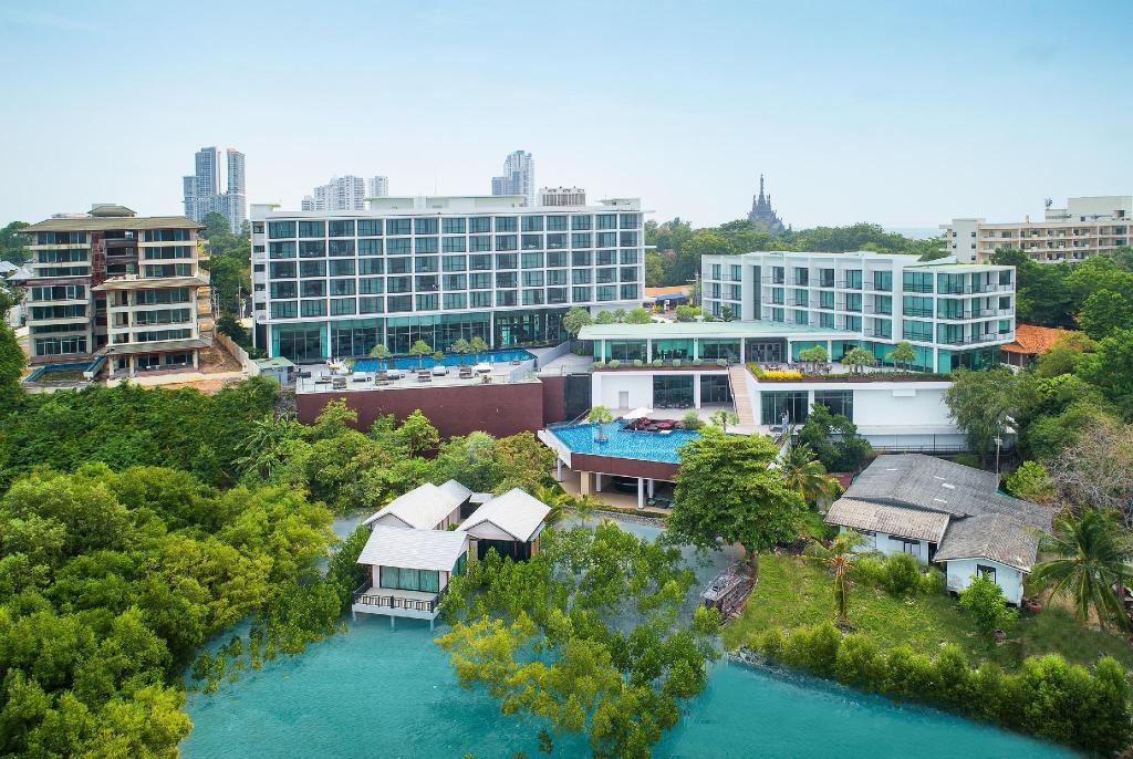 Way Hotel PattayapropertyviewsExterior View1
