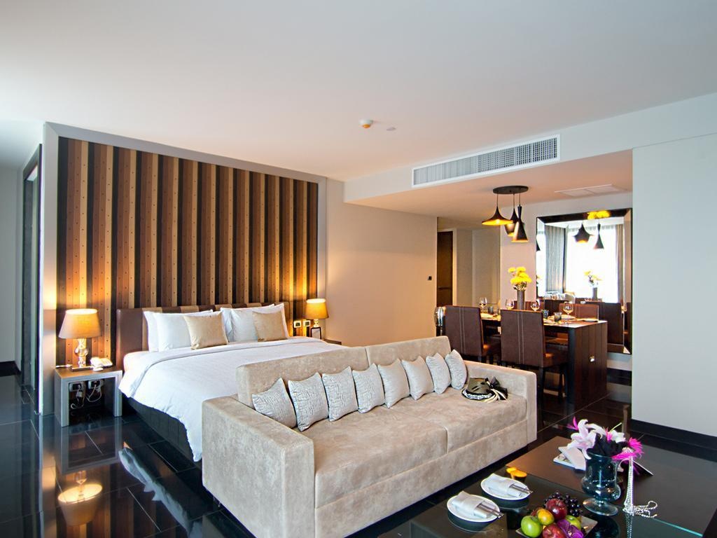 Way Hotel PattayaroomsMini Suite Sea View Bed7