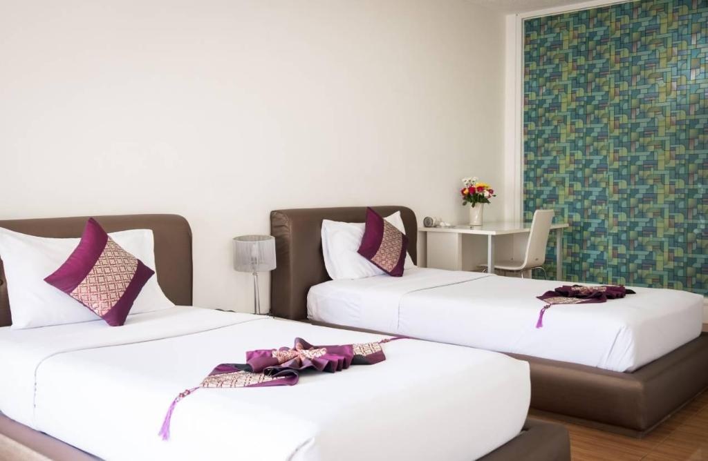 Mark Land Seaside PattayaroomsDeluxe Twin Room With Sea View14