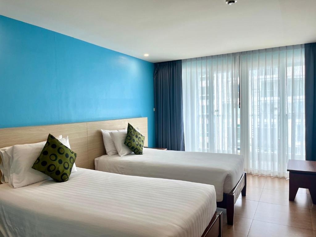 Saisawan Beach Resort PattayaroomsDeluxe City View Twin Room12