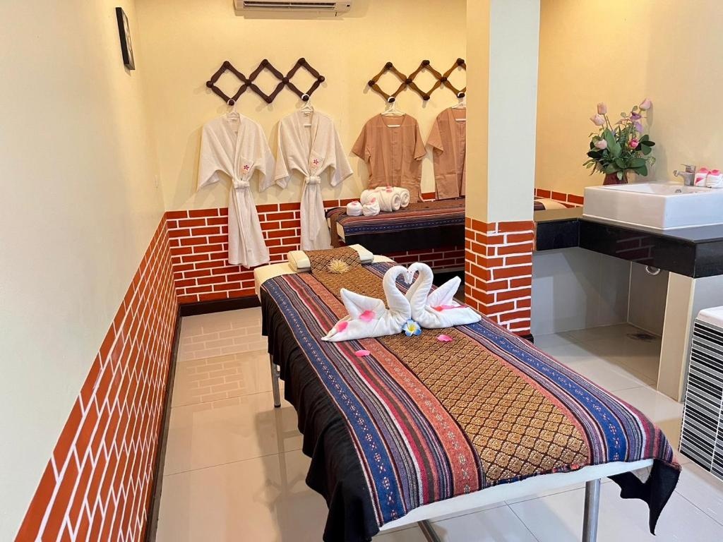 Saisawan Beach Resort Pattayaroomsrooms Image 1111