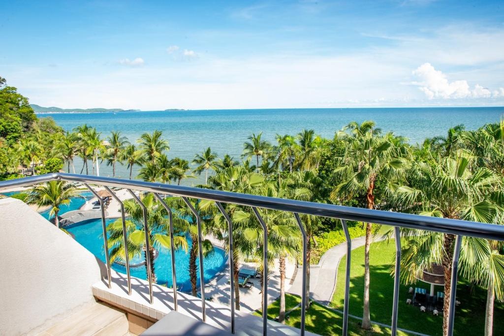 Royal Wing Suites Spa PattayapropertyviewsView25