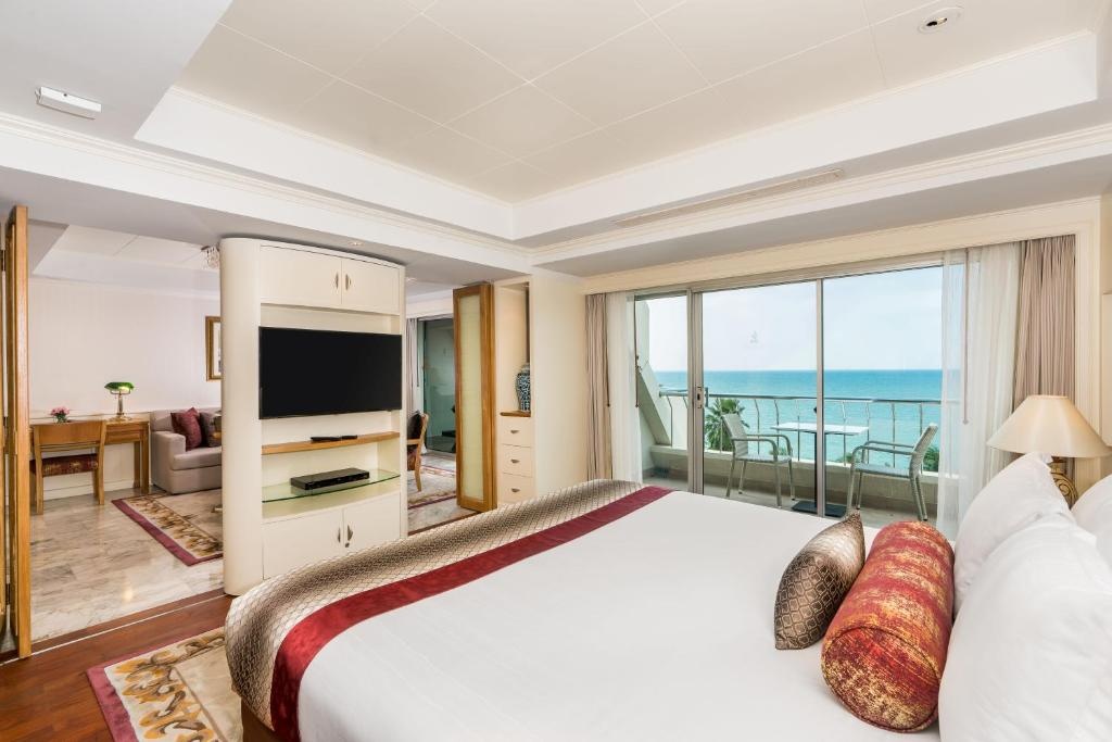 Royal Wing Suites Spa Pattayaroomsrooms Image 22