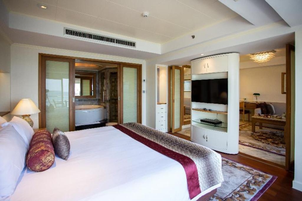 Royal Wing Suites Spa Pattayaroomsrooms Image 77