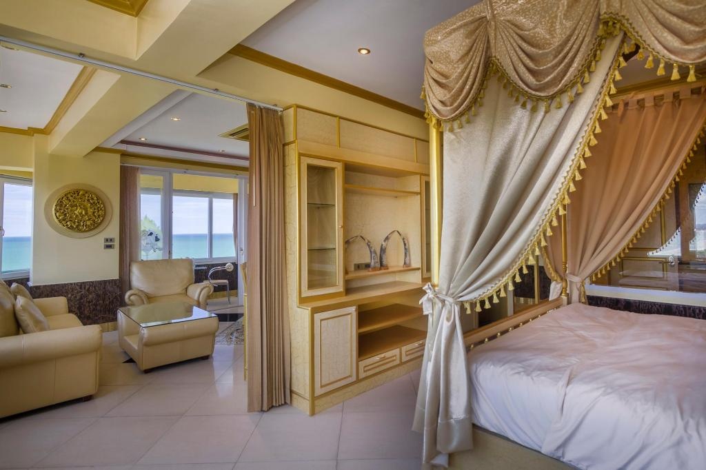 Golden Jomtien Beach Apartment 66 M2 Sea View SHA Extra Plusroomsrooms Image 44