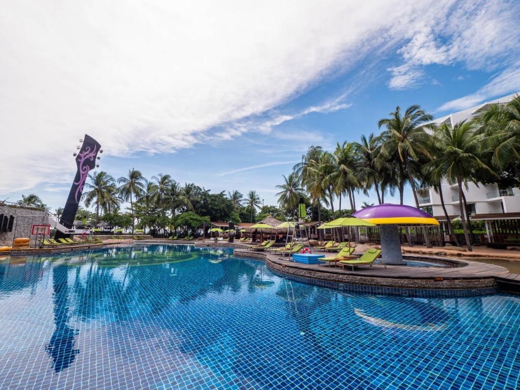 Hard Rock Hotel PattayafacilitiesSwimming Pool5