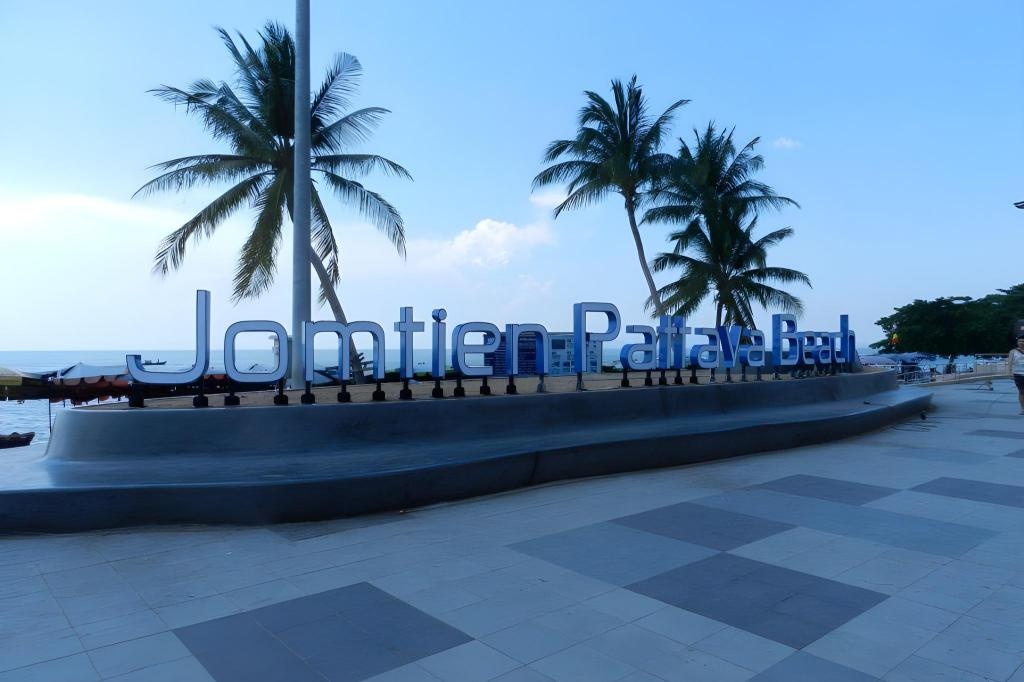 Jomtien PLAZA Condotel Economy Studio 2604 Front View To The SeafacilitiesSurrounding Environment8