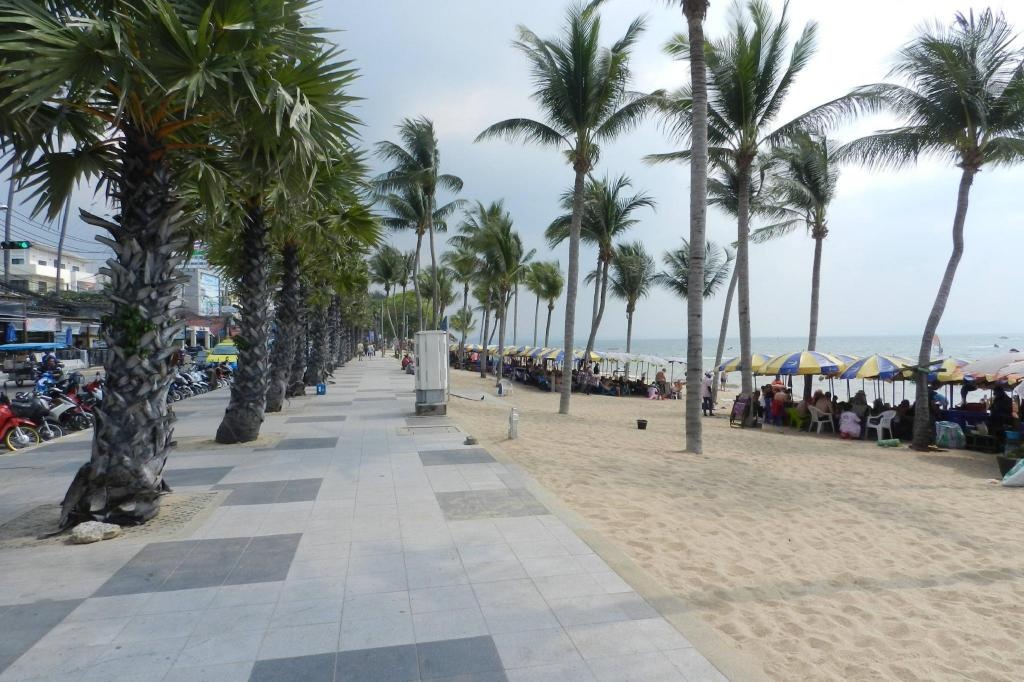 Jomtien PLAZA Condotel Apartment With 1 BedroomfacilitiesBeach24