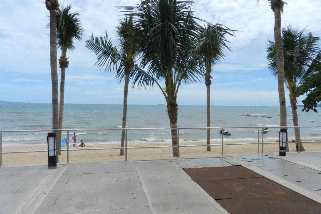 Jomtien PLAZA Condotel Apartment With 1 BedroomfacilitiesBeach28