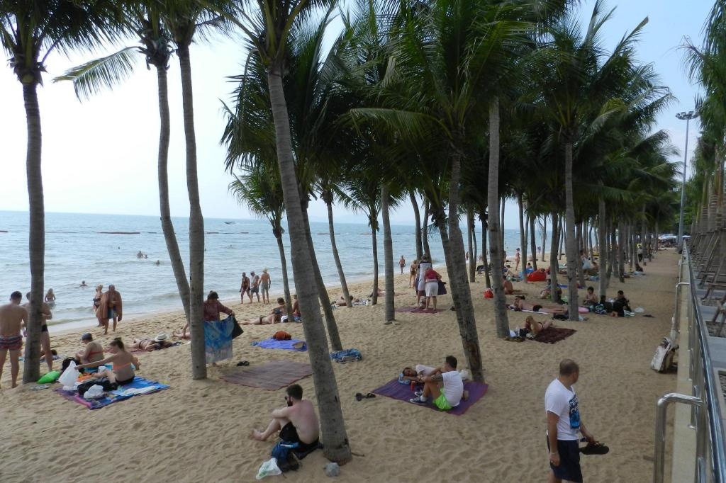 Jomtien PLAZA Condotel Apartment With 1 BedroomfacilitiesBeach38