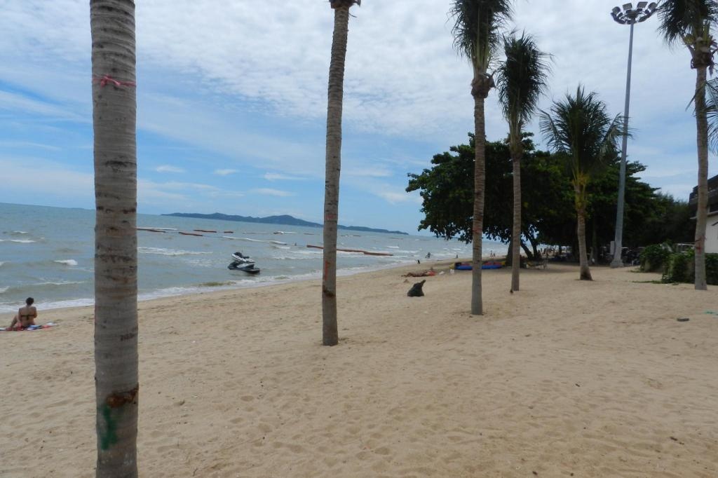 Jomtien PLAZA Condotel Apartment With 1 BedroomfacilitiesBeach47