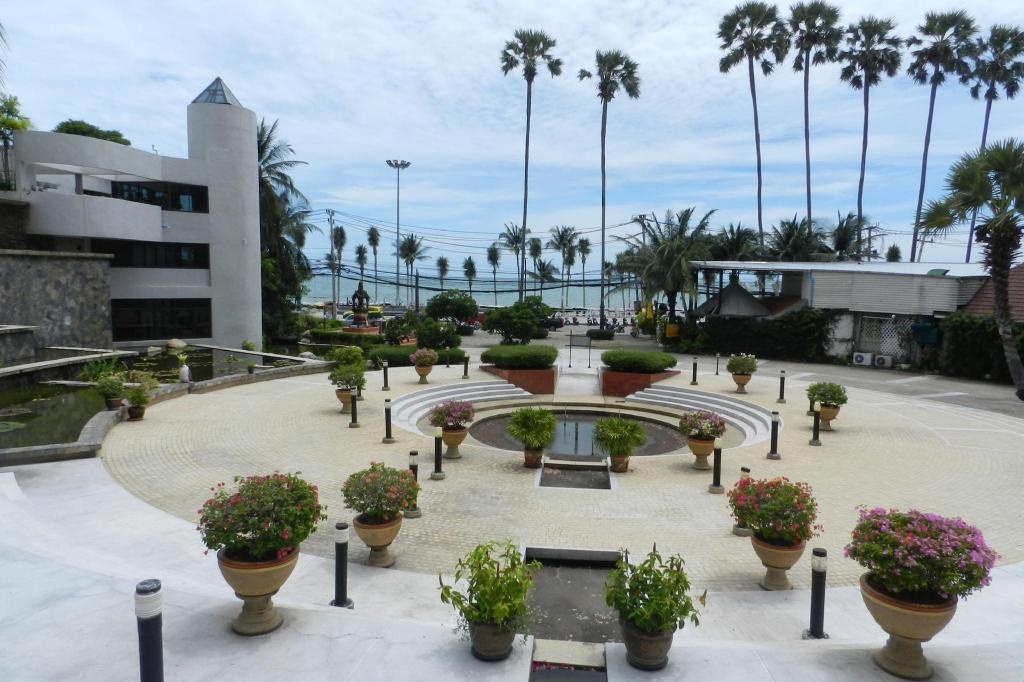 Jomtien PLAZA Condotel Apartment With 1 BedroomfacilitiesSurrounding Environment2