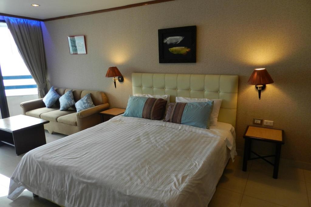 Jomtien PLAZA Condotel Studio 1510roomsApartment Bed2