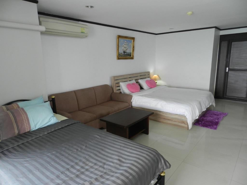 Jomtien PLAZA Condotel Studio 23 11roomsApartment Bed1