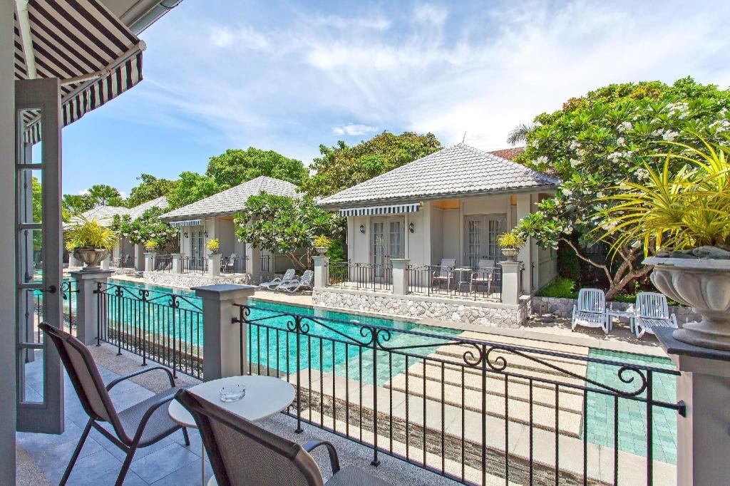 Pattaya Retreat Villas 9BR 2km To BeachfacilitiesBalconyterrace4