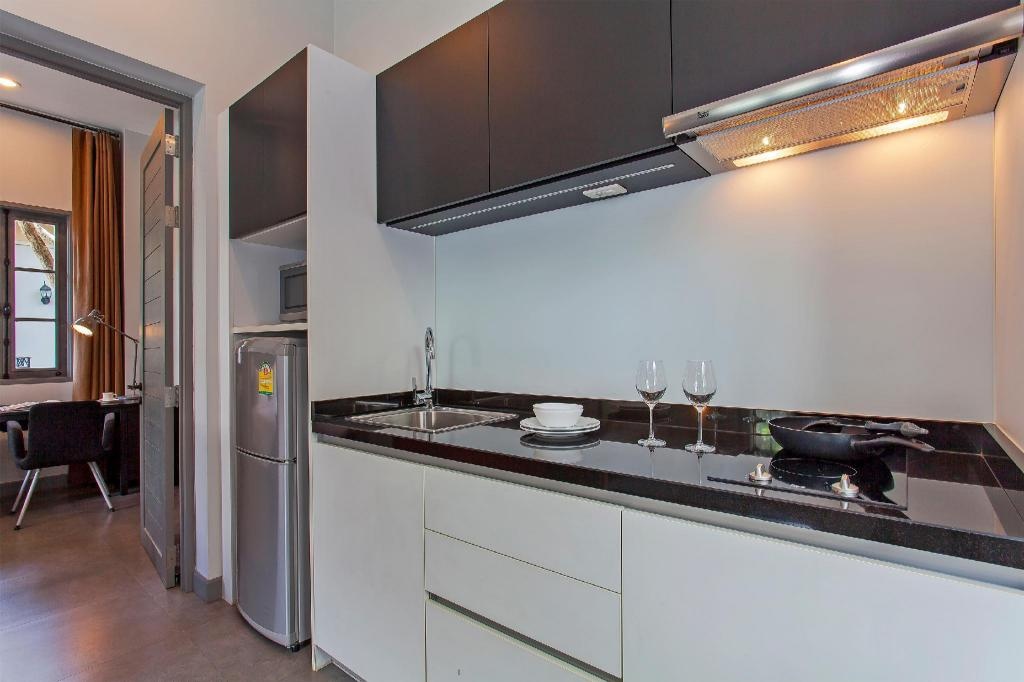 Pattaya Retreat Villas 9BR 2km To BeachfacilitiesKitchen5