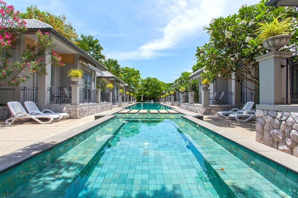 Pattaya Retreat Villas 9BR 2km To BeachfacilitiesSwimming Pool17