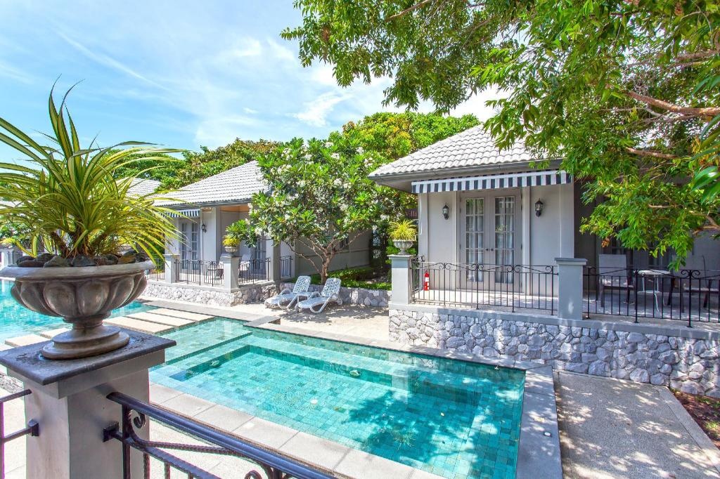 Pattaya Retreat Villas 9BR 2km To BeachfacilitiesSwimming Pool7