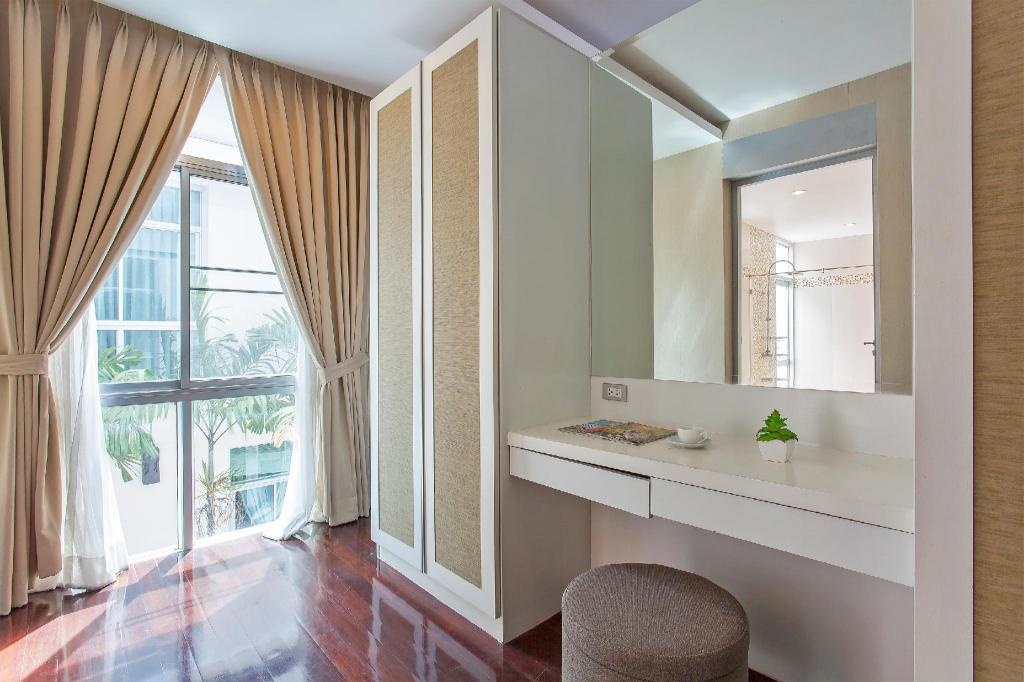 Nagawari 8 Luxury 6BR Pool Villa In Na JomtienfacilitiesBedroom34