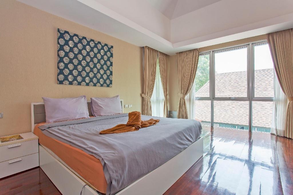 Nagawari 8 Luxury 6BR Pool Villa In Na JomtienfacilitiesBedroom9