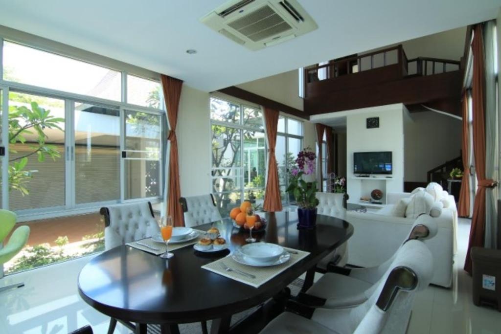 Amazing 3 Bedroom Property With Private PoolfacilitiesSurrounding Environment2
