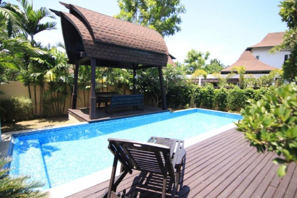 Amazing 3 Bedroom Property With Private PoolfacilitiesSurrounding Environment8