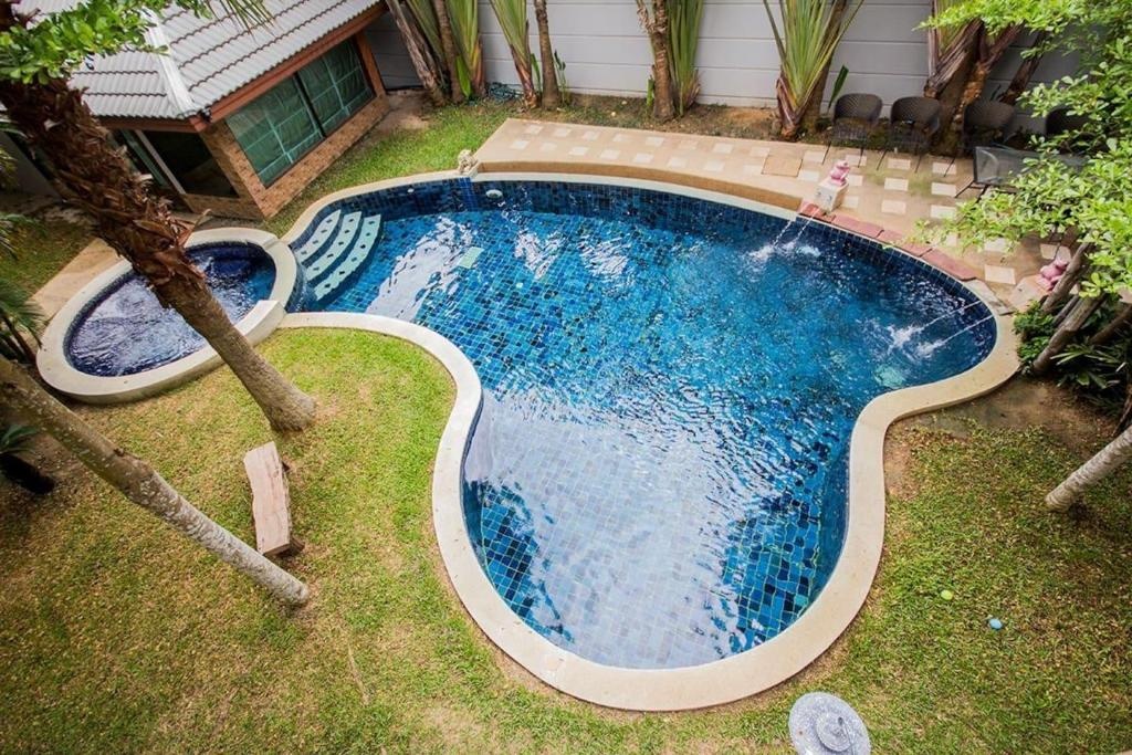 8 Bedroom Holiday Villa Very Close To Beach By HVTfacilitiesBathroom2