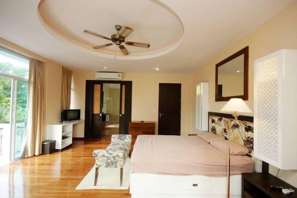 8 Bedroom Holiday Villa Very Close To Beach By HVTfacilitiesBedroom16