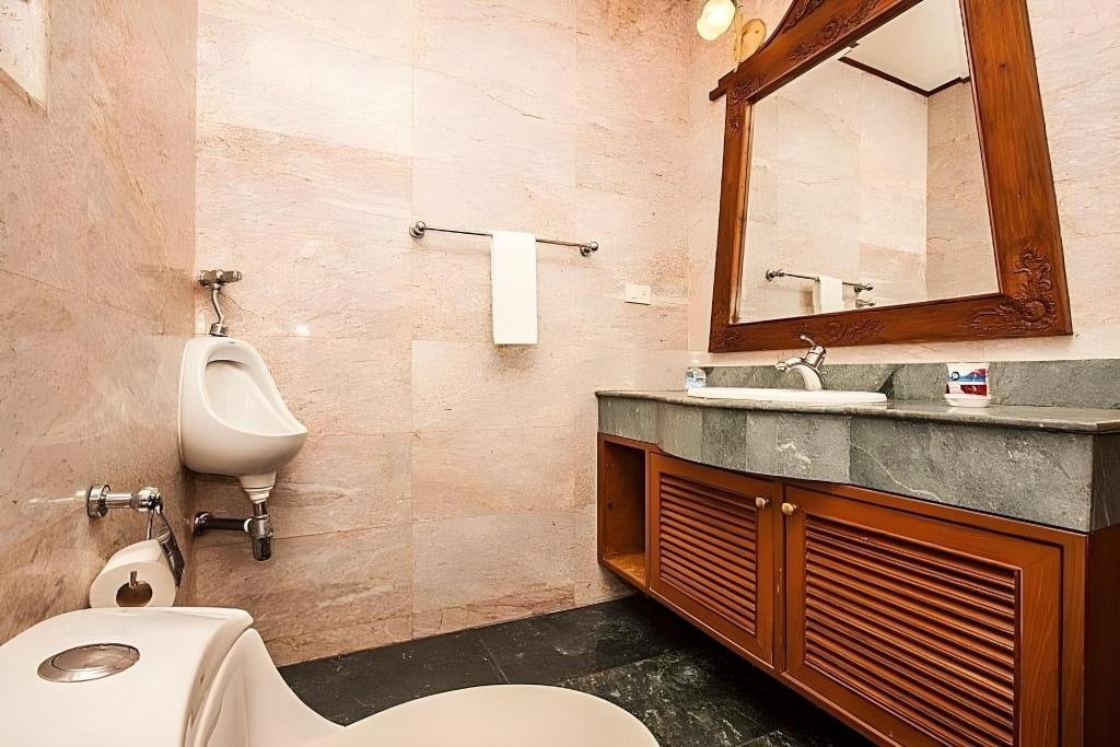 5BR Modern Thai Villa W Large Pool 5 Min To BeachfacilitiesBathroom13