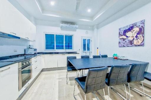 5 Beds Jacuzzi Villa Great For Holiday Near Night Marketfacilitiesfacilities Image 44