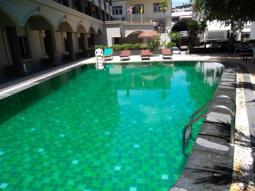 Honey LodgefacilitiesSwimming Pool4