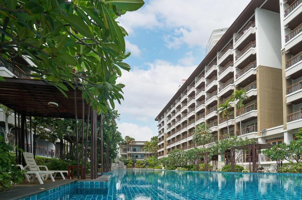 Welcome World Beachfront ResortpropertyviewsExterior View7