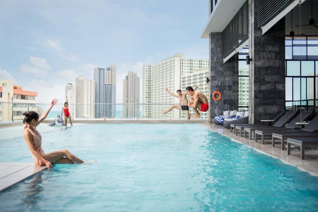 Brighton Grand Hotel PattayafacilitiesSwimming Pool10
