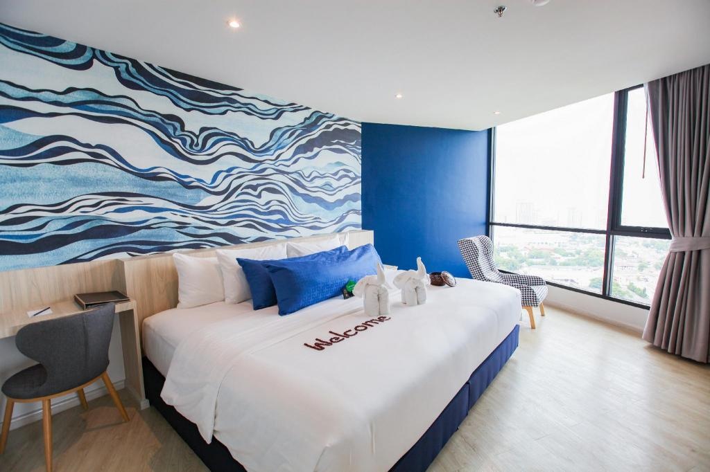 Brighton Grand Hotel PattayaroomsOne Bedroom Suite Sea View Bed10