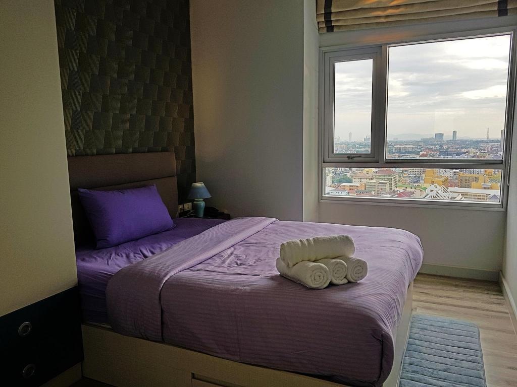 1BR Downtown Centric Sea By Pattaya HolidaypropertyviewsInterior View10