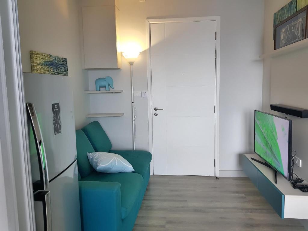 1BR Downtown Centric Sea By Pattaya HolidaypropertyviewsInterior View15