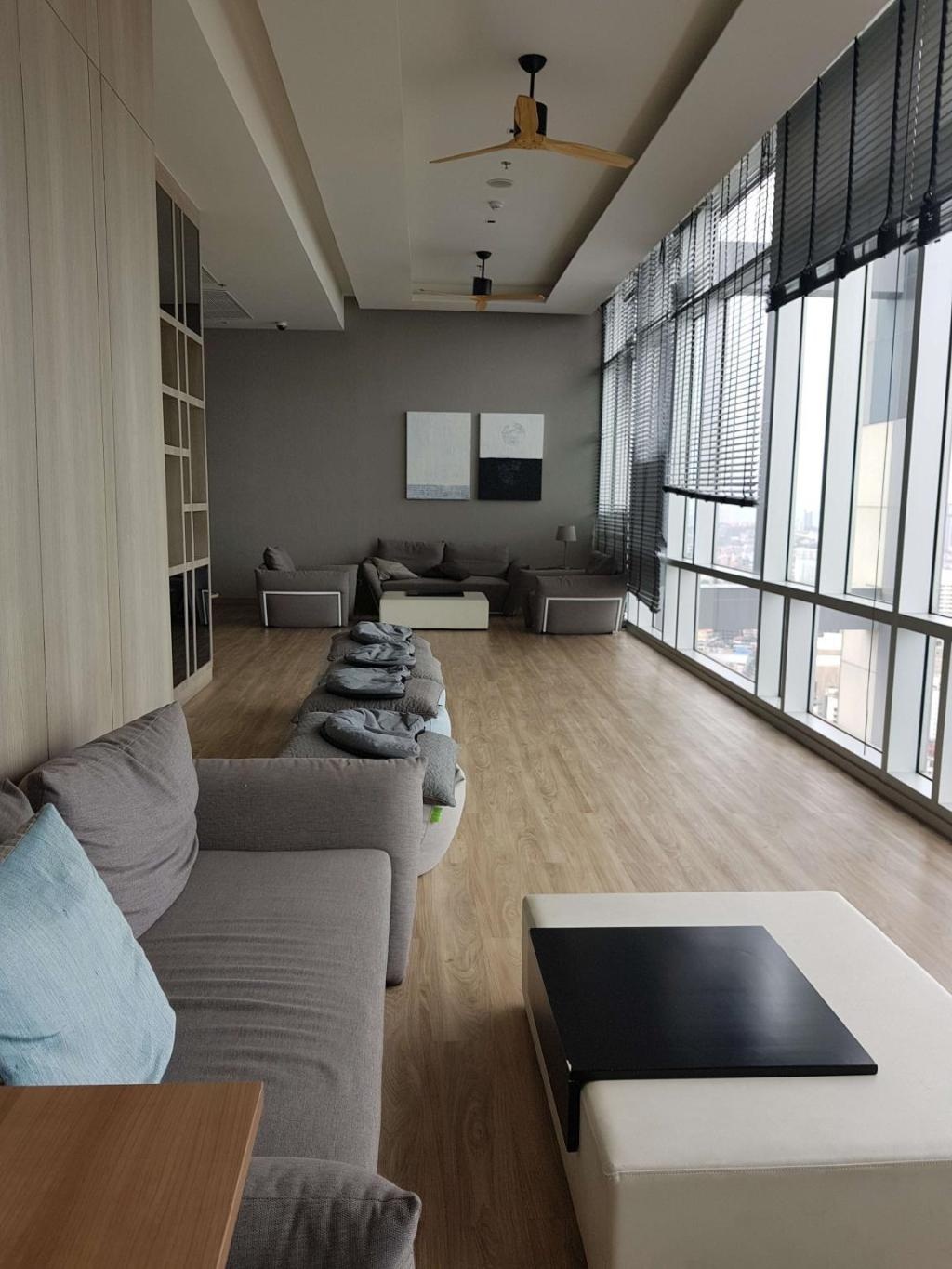 1BR Downtown Centric Sea By Pattaya HolidaypropertyviewsInterior View2