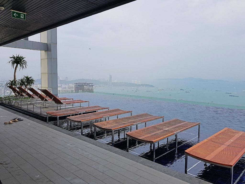 1BR Downtown Centric Sea By Pattaya HolidayfacilitiesSwimming Pool5