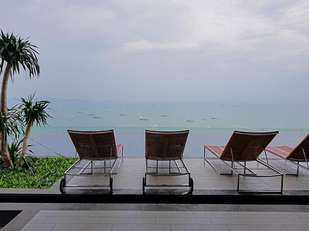 1BR Downtown Centric Sea By Pattaya Holidaypropertyviewspropertyviews Image 11