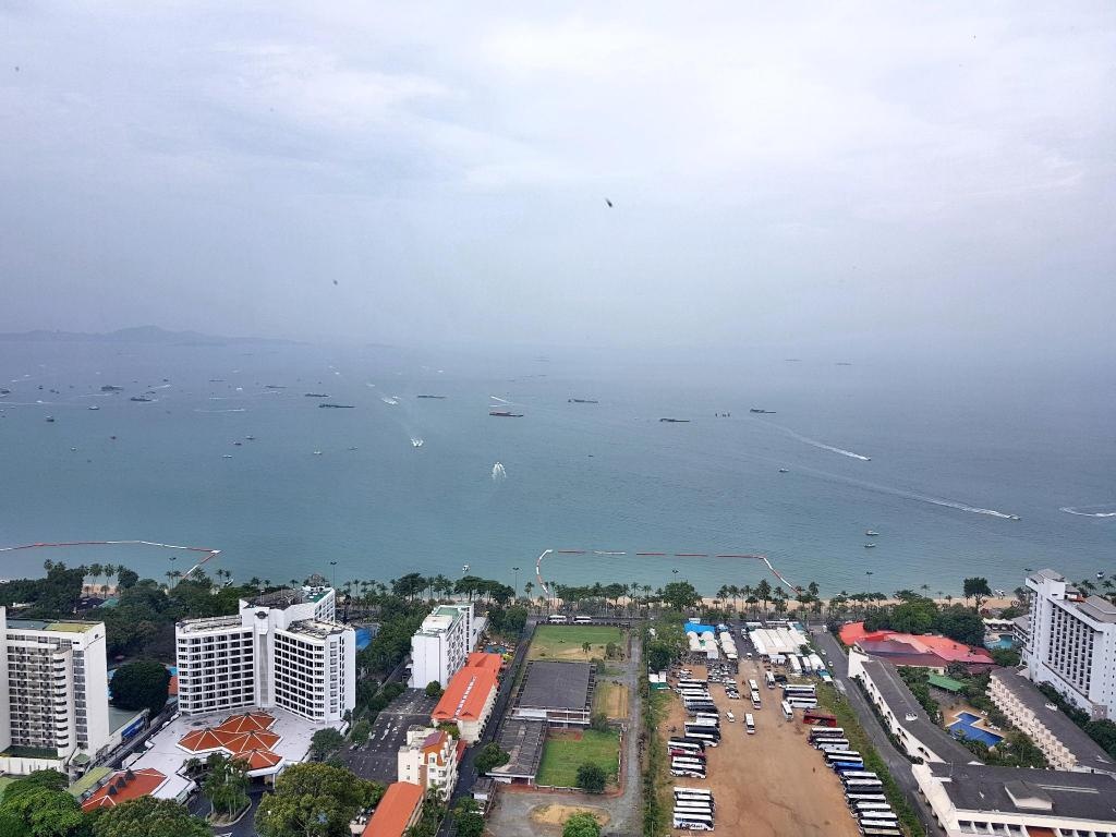 1BR Downtown Centric Sea By Pattaya Holidaypropertyviewspropertyviews Image 44