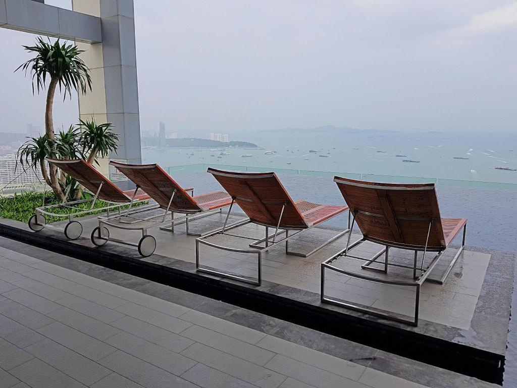 1BR Downtown Centric Sea By Pattaya Holidaypropertyviewspropertyviews Image 55