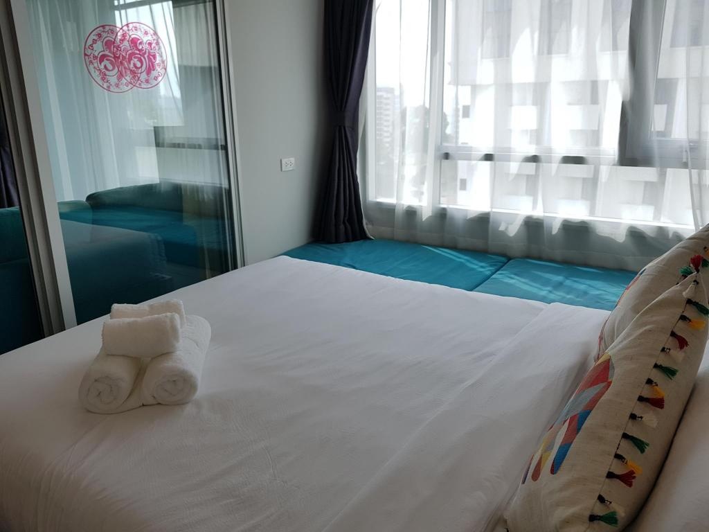 1BR Downtown Centric Sea By Pattaya Holidayroomsrooms Image 1414