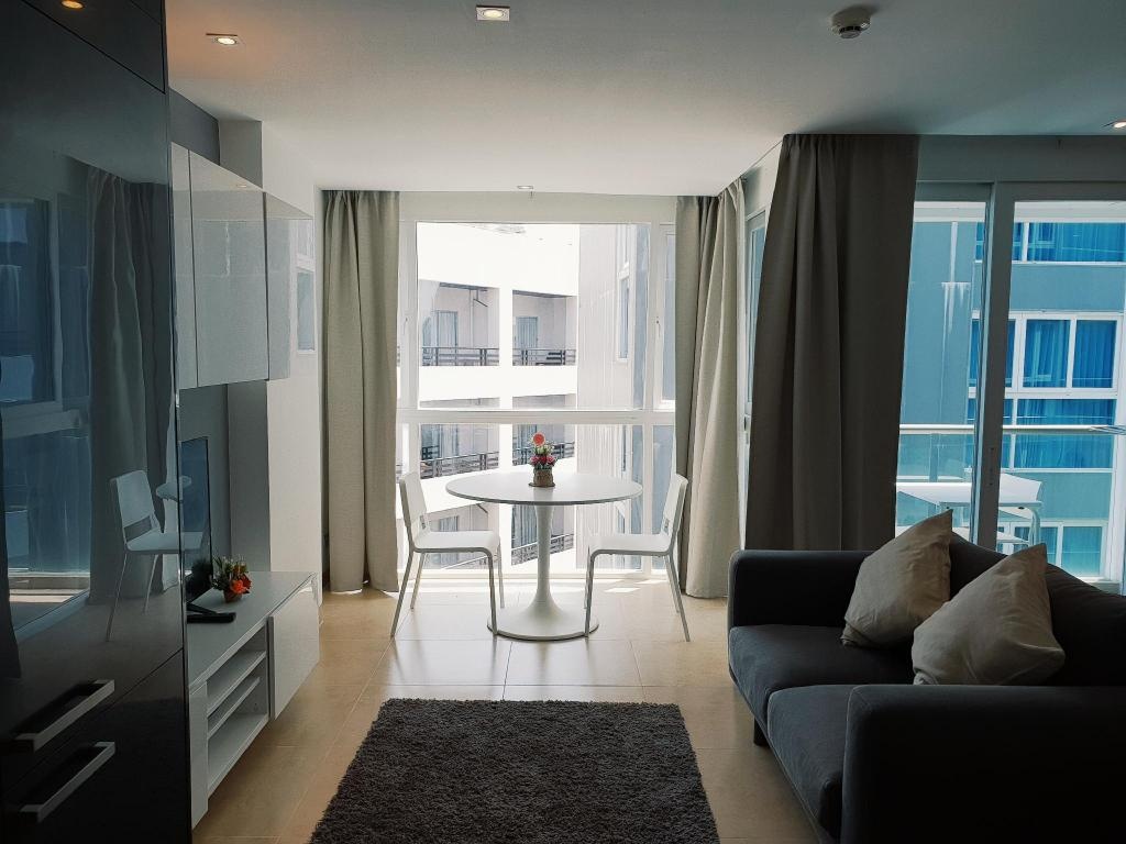 Centara Avenue Residence By Pattaya Holidayroomsrooms Image 33