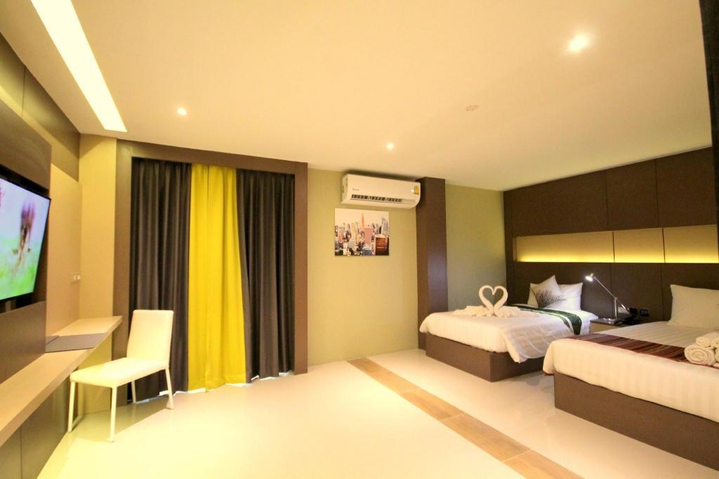 ROOMS REPUBLIC PATTAYAroomsDeluxe Triple Room Bed5