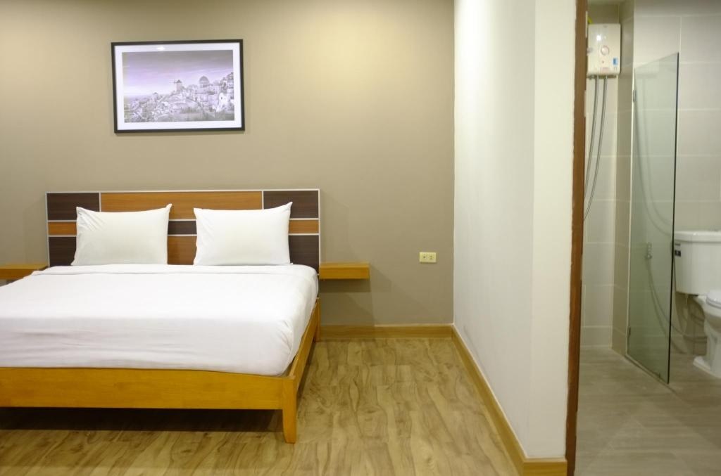 The Perfect North Pattaya HotelroomsFamily 1 Double Bed 2 Single Beds Bed14