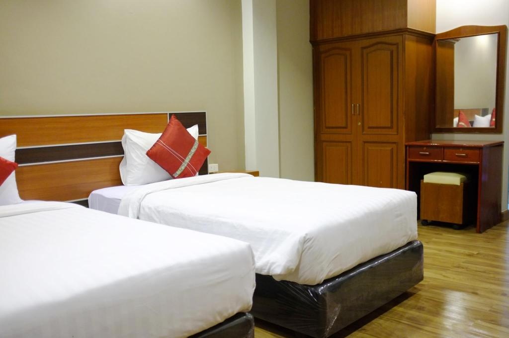 The Perfect North Pattaya HotelroomsSuperior Twin Room Guestroom12