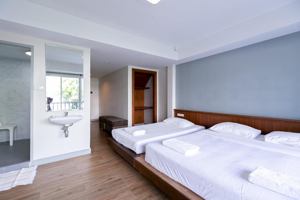 Wong Amat HouseroomsTriple Room Bed3