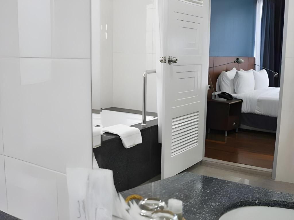 The Leela Resort Spa Pattayafacilitiesfacilities Image 4040